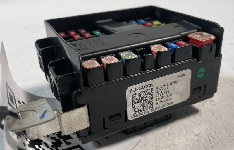 Load image into Gallery viewer, 2022-2025 HYUNDAI TUCSON ENGINE FUSE RELAY JUNCTION BLOCK BOX MODULE UNIT 107657
