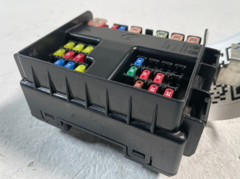 Load image into Gallery viewer, 2022-2025 HYUNDAI TUCSON ENGINE FUSE RELAY JUNCTION BLOCK BOX MODULE UNIT 107657
