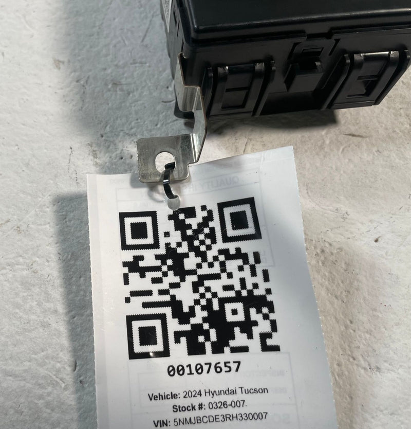 Load image into Gallery viewer, 2022-2025 HYUNDAI TUCSON ENGINE FUSE RELAY JUNCTION BLOCK BOX MODULE UNIT 107657
