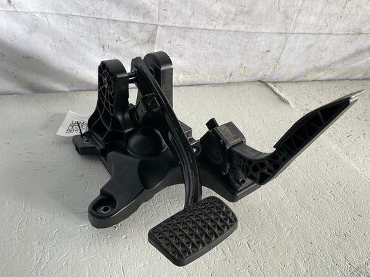 2025-26 CHEVROLET EQUINOX FRONT ACCELERATOR & BRAKE PEDAL ASSEMBLY 1.5L