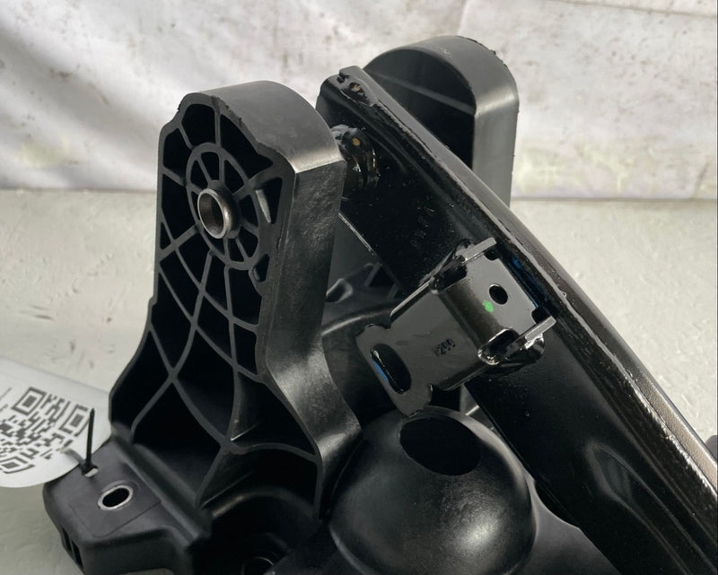 Load image into Gallery viewer, 2025-26 CHEVROLET EQUINOX FRONT ACCELERATOR &amp; BRAKE PEDAL ASSEMBLY 1.5L # 112431
