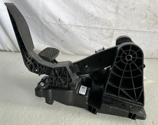 2025-26 CHEVROLET EQUINOX FRONT ACCELERATOR & BRAKE PEDAL ASSEMBLY 1.5L