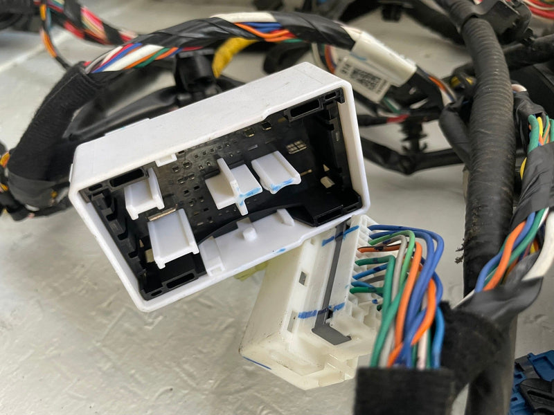 Load image into Gallery viewer, 2021-2024 KIA K5 ENGINE BAY ROOM FUSE BOX WIRE WIRING HARNESS 91400L3020 #111789
