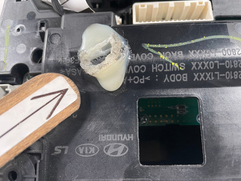 Load image into Gallery viewer, 2025 HYUNDAI TUCSON INTERIOR OVERHEAD ROOF MAP DOME LAMP LIGHT ASSEMBLY # 113019
