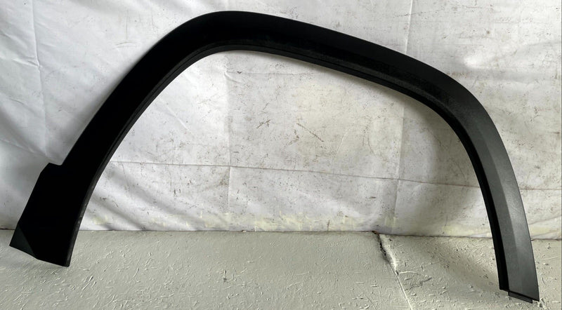 Load image into Gallery viewer, 25-26 CHEVROLET EQUINOX FRONT RIGHT SIDE WHEEL ARCH FLARE MOLDING 1.5L # 112442
