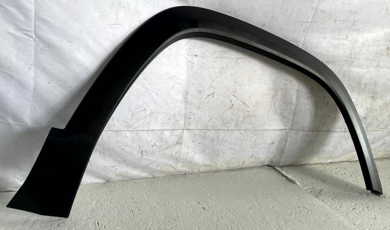 Load image into Gallery viewer, 25-26 CHEVROLET EQUINOX FRONT RIGHT SIDE WHEEL ARCH FLARE MOLDING 1.5L # 112442
