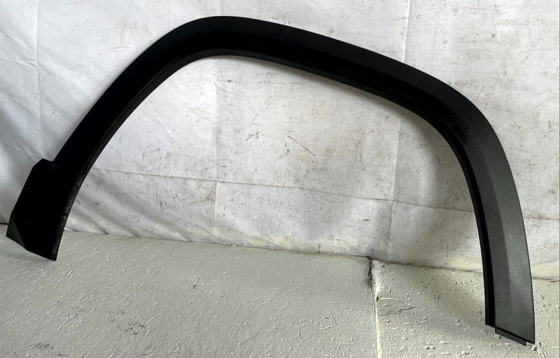 Load image into Gallery viewer, 25-26 CHEVROLET EQUINOX FRONT RIGHT SIDE WHEEL ARCH FLARE MOLDING 1.5L # 112442
