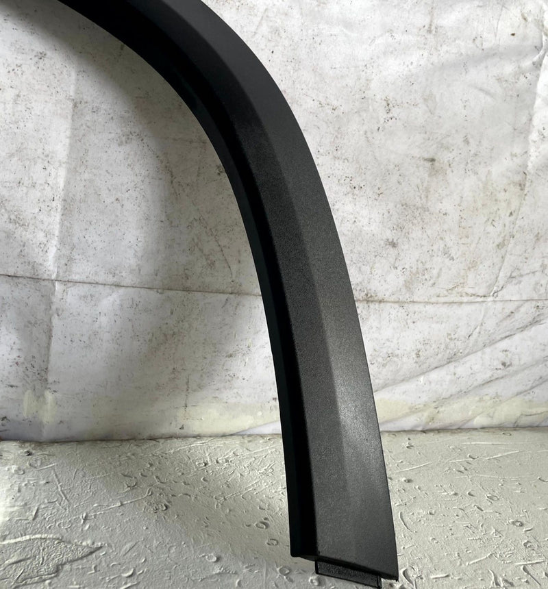Load image into Gallery viewer, 25-26 CHEVROLET EQUINOX FRONT RIGHT SIDE WHEEL ARCH FLARE MOLDING 1.5L # 112442
