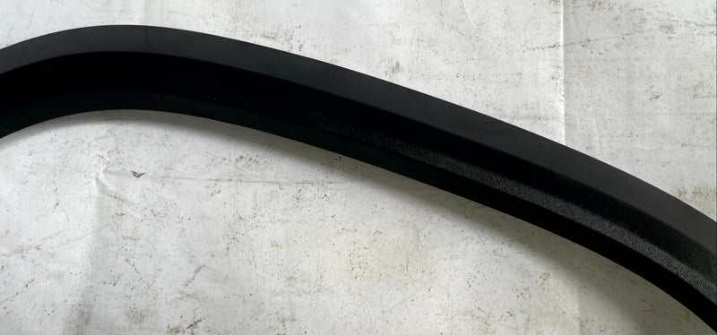Load image into Gallery viewer, 25-26 CHEVROLET EQUINOX FRONT RIGHT SIDE WHEEL ARCH FLARE MOLDING 1.5L # 112442
