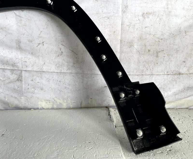 Load image into Gallery viewer, 25-26 CHEVROLET EQUINOX FRONT RIGHT SIDE WHEEL ARCH FLARE MOLDING 1.5L # 112442

