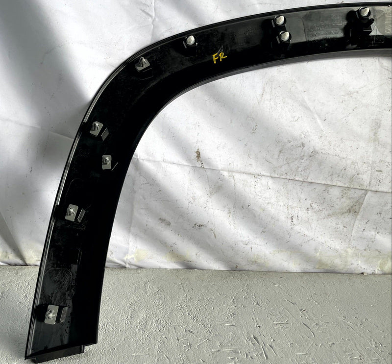 Load image into Gallery viewer, 25-26 CHEVROLET EQUINOX FRONT RIGHT SIDE WHEEL ARCH FLARE MOLDING 1.5L # 112442
