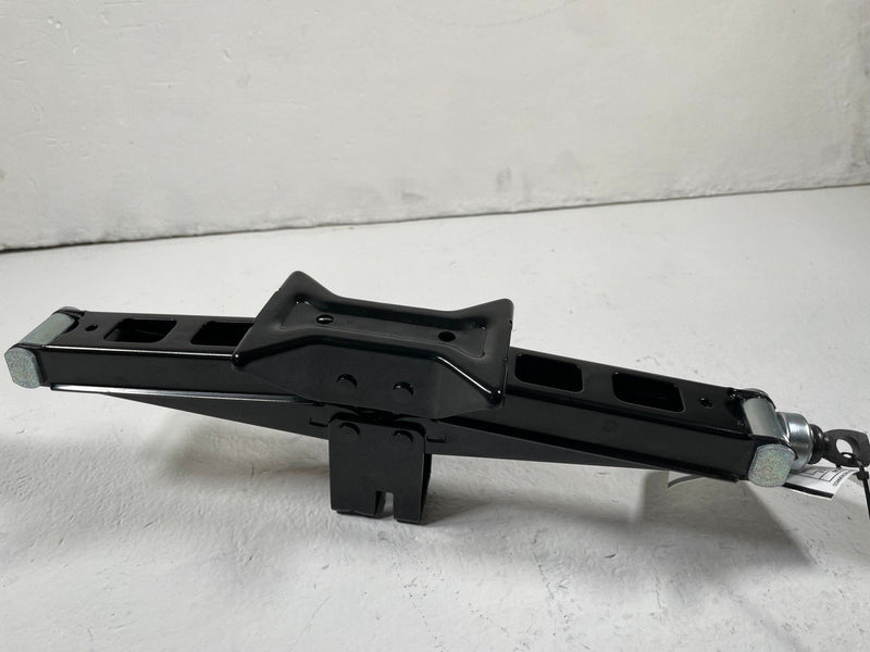 Load image into Gallery viewer, 2022-2025 HYUNDAI TUCSON EMERGENCY SPARE TIRE WHEEL JACK TOOL MAX 700KG #107667
