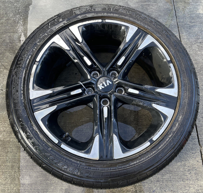 Load image into Gallery viewer, KIA K5 18x7-1/2 MACHINED BLACK ALLOY WHEEL RIM W/TIRE (ONLY#1) 2021-2024 #111800
