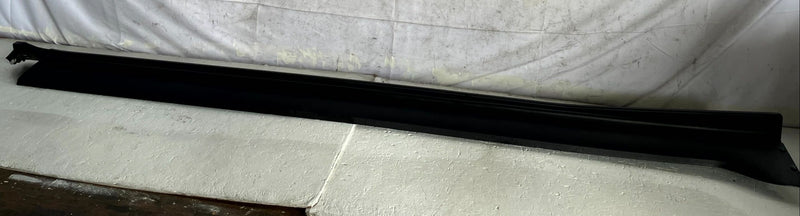 Load image into Gallery viewer, 25-26 CHEVROLET EQUINOX FRONT RIGHT SIDE ROCKER PANEL SKIRT MOLDING 1.5L #112441
