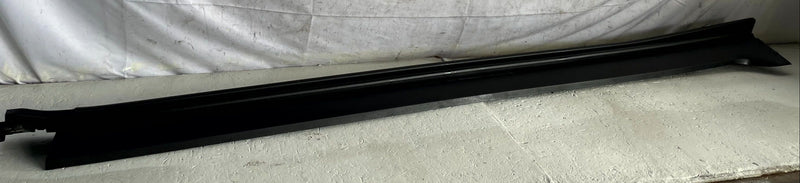 Load image into Gallery viewer, 25-26 CHEVROLET EQUINOX FRONT RIGHT SIDE ROCKER PANEL SKIRT MOLDING 1.5L #112441
