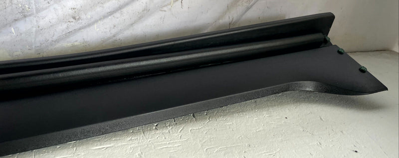 Load image into Gallery viewer, 25-26 CHEVROLET EQUINOX FRONT RIGHT SIDE ROCKER PANEL SKIRT MOLDING 1.5L #112441
