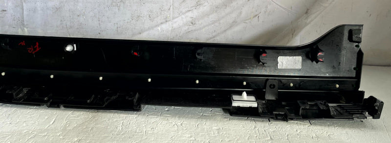 Load image into Gallery viewer, 25-26 CHEVROLET EQUINOX FRONT RIGHT SIDE ROCKER PANEL SKIRT MOLDING 1.5L #112441

