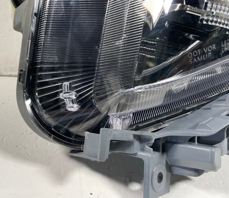 Load image into Gallery viewer, 2025 - 2026 HYUNDAI TUCSON FRONT RIGHT SIDE LED HEADLIGHT HEADLAMP 2.5L # 113055
