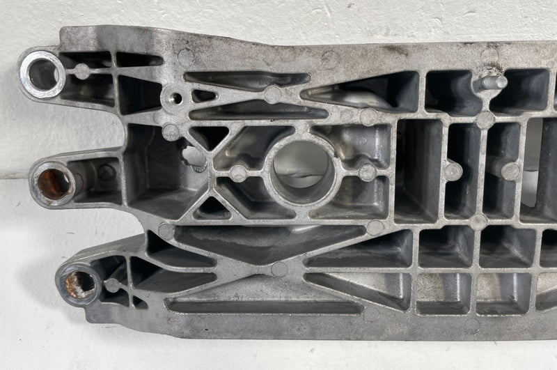 Load image into Gallery viewer, 21-25 GENESIS G80 GV70 AWD TRANSMISSION CROSSMEMBER SUPPORT MOUNT 2.5L # 107596
