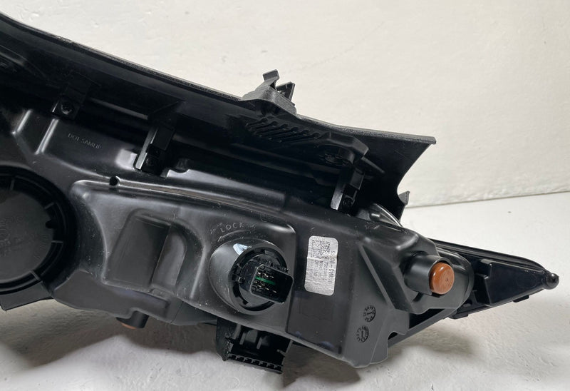 Load image into Gallery viewer, 2022-2024 HYUNDAI TUCSON RIGHT SIDE LED DRL DAYTIME RUNNING LIGHT 2.5L # 107673
