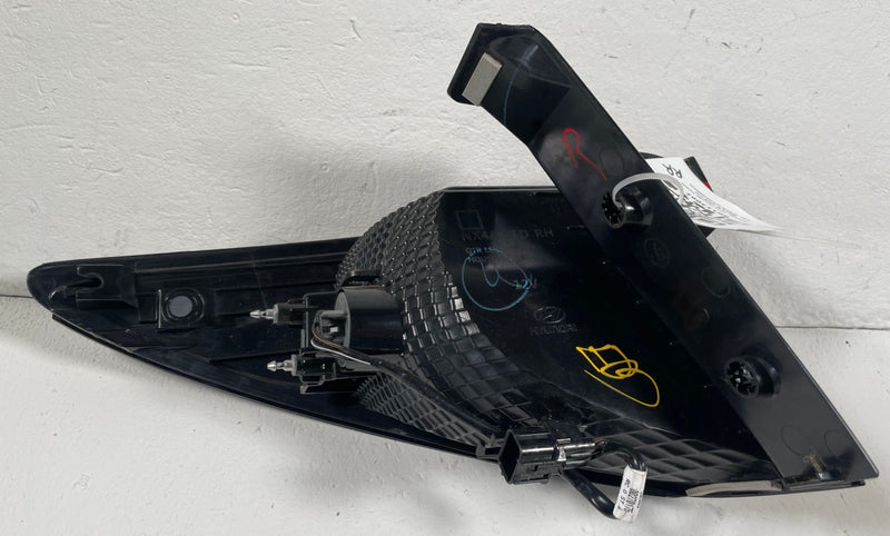 Load image into Gallery viewer, 2022-2026 HYUNDAI TUCSON REAR RIGHT PASSENGER SIDE OUTER TAILLIGHT LAMP # 113061
