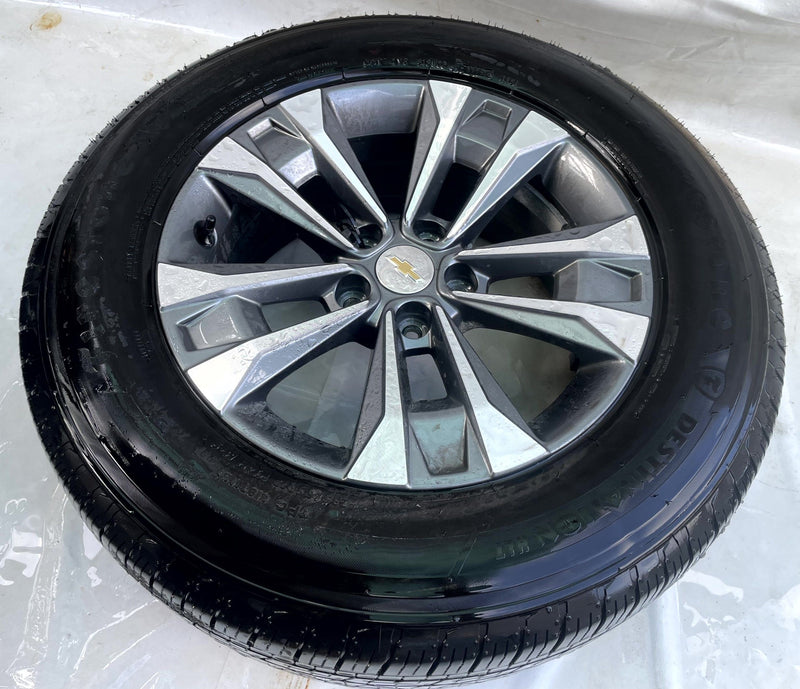 Load image into Gallery viewer, CHEVROLET EQUINOX LT 17x7-1/2 5 DOUBLE SPOKE ALLOY WHEEL RIM W/TIRE 25-26 112417
