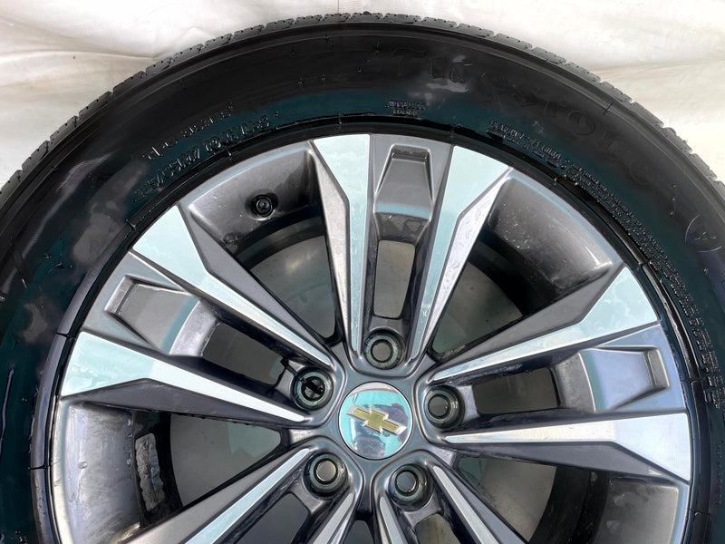 Load image into Gallery viewer, CHEVROLET EQUINOX LT 17x7-1/2 5 DOUBLE SPOKE ALLOY WHEEL RIM W/TIRE 25-26 112390
