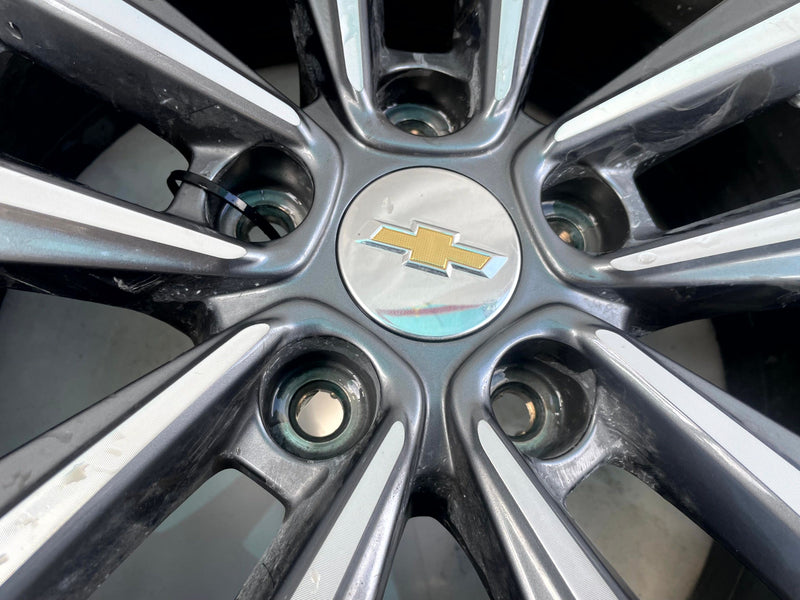 Load image into Gallery viewer, CHEVROLET EQUINOX LT 17x7-1/2 5 DOUBLE SPOKE ALLOY WHEEL RIM W/TIRE 25-26 112390
