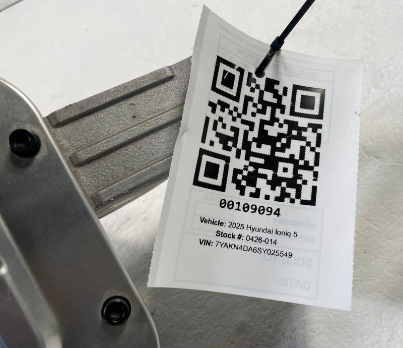 Load image into Gallery viewer, 2025- 2026HYUNDAI IONIQ 5 RWD HIGH VOLTAGE JUNCTION BOX CONTROL UNIT # 109094
