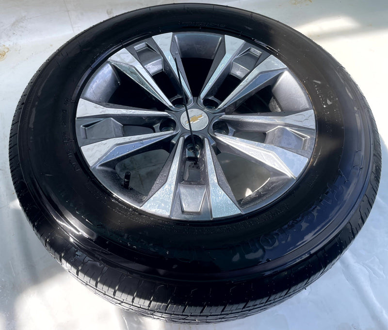 Load image into Gallery viewer, CHEVROLET EQUINOX LT 17x7-1/2 5 DOUBLE SPOKE ALLOY WHEEL RIM W/TIRE 25-26 112389

