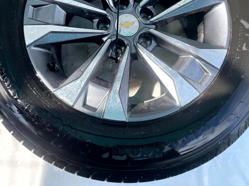 Load image into Gallery viewer, CHEVROLET EQUINOX LT 17x7-1/2 5 DOUBLE SPOKE ALLOY WHEEL RIM W/TIRE 25-26 112389
