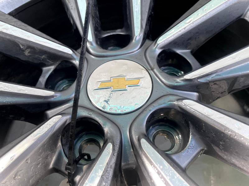 Load image into Gallery viewer, CHEVROLET EQUINOX LT 17x7-1/2 5 DOUBLE SPOKE ALLOY WHEEL RIM W/TIRE 25-26 112389
