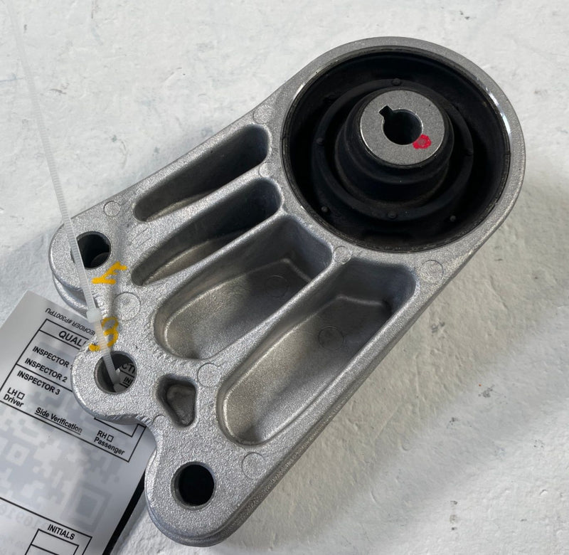 Load image into Gallery viewer, 22-24 HYUNDAI IONIQ 5 RWD RIGHT PASSENGER ENGINE MOUNT SUPPORT BRACKET # 109100

