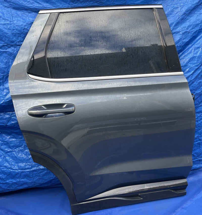 Load image into Gallery viewer, HYUNDAI PALISADE REAR RIGHT SIDE DOOR ASSEMBLY GRAY (P7V) 2023 - 2025 # 107787
