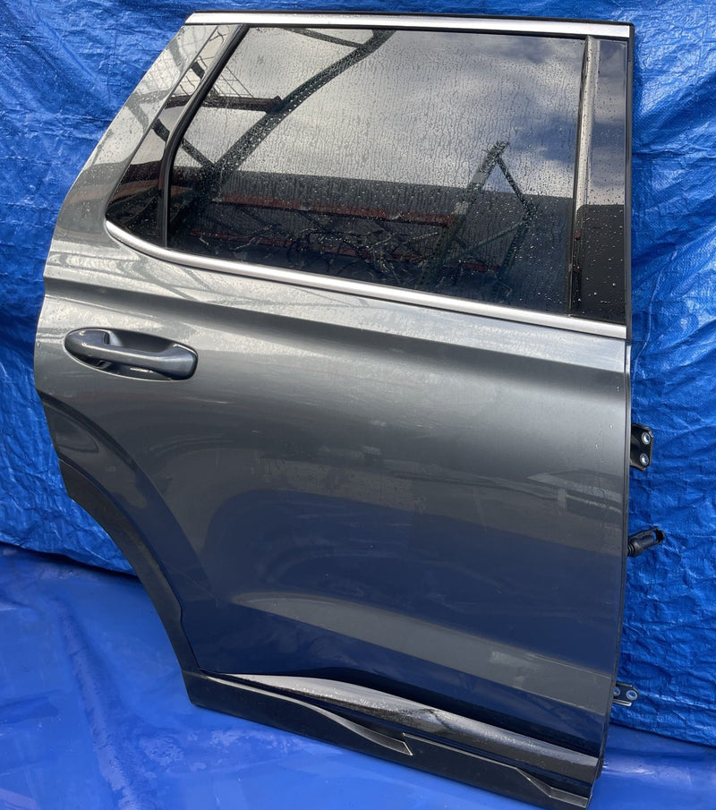 Load image into Gallery viewer, HYUNDAI PALISADE REAR RIGHT SIDE DOOR ASSEMBLY GRAY (P7V) 2023 - 2025 # 107787
