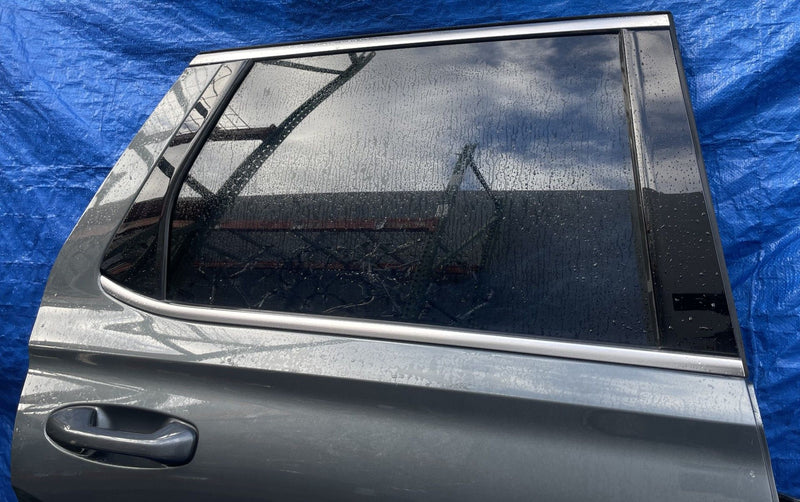 Load image into Gallery viewer, HYUNDAI PALISADE REAR RIGHT SIDE DOOR ASSEMBLY GRAY (P7V) 2023 - 2025 # 107787

