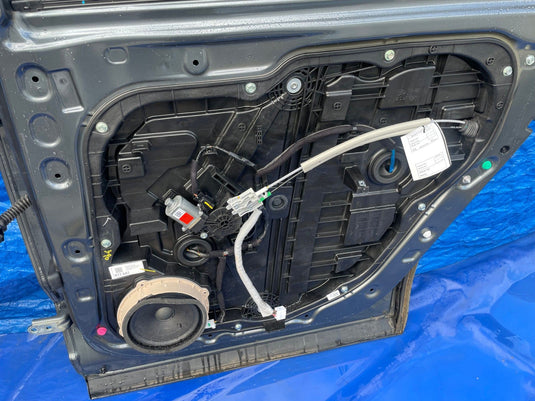 HYUNDAI PALISADE REAR RIGHT SIDE DOOR ASSEMBLY GRAY (P7V) 2023 - 2025