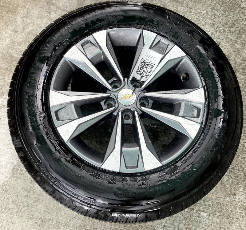 Load image into Gallery viewer, CHEVROLET EQUINOX LT 17x7-1/2 5 DOUBLE SPOKE ALLOY WHEEL RIM W/TIRE 25-26 112391
