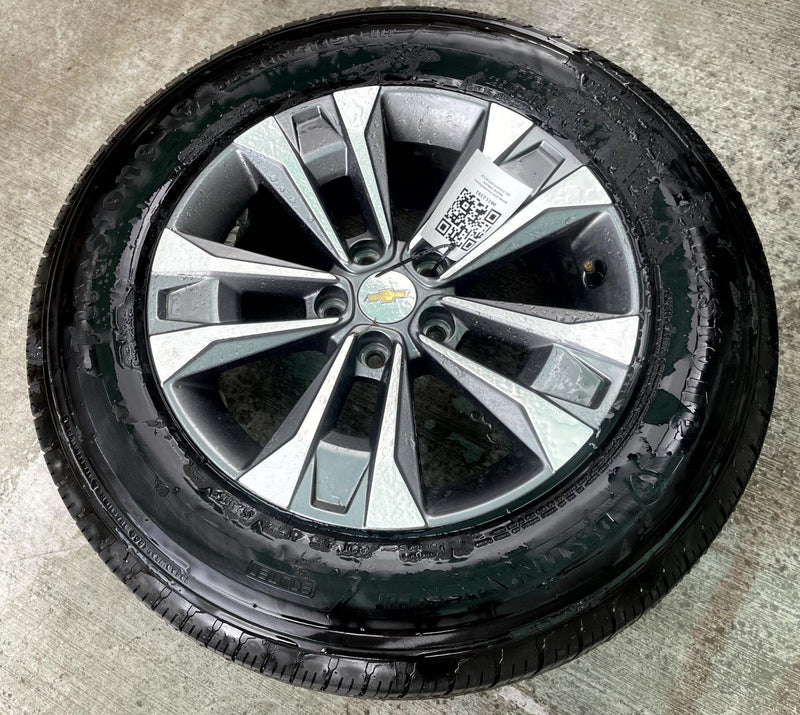 Load image into Gallery viewer, CHEVROLET EQUINOX LT 17x7-1/2 5 DOUBLE SPOKE ALLOY WHEEL RIM W/TIRE 25-26 112391
