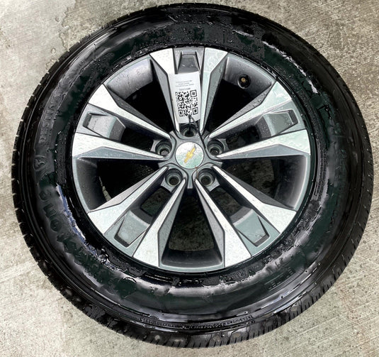 CHEVROLET EQUINOX LT 17x7-1/2 5 DOUBLE SPOKE ALLOY WHEEL RIM W/TIRE 25-26 112391