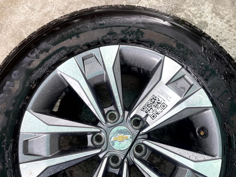 Load image into Gallery viewer, CHEVROLET EQUINOX LT 17x7-1/2 5 DOUBLE SPOKE ALLOY WHEEL RIM W/TIRE 25-26 112391
