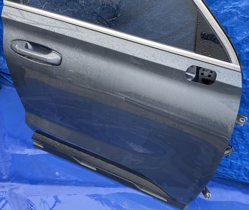 Load image into Gallery viewer, HYUNDAI PALISADE FRONT RIGHT SIDE DOOR ASSEMBLY GRAY (P7V) 2020 - 2025 # 107784
