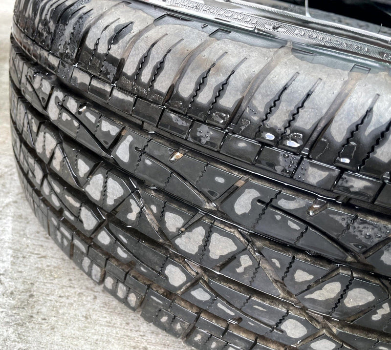 Load image into Gallery viewer, CHEVROLET EQUINOX LT 17x7-1/2 5 DOUBLE SPOKE ALLOY WHEEL RIM W/TIRE 25-26 112391
