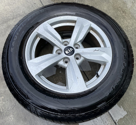 KIA SORENTO 17x7 5 SPOKE SILVER ALLOY WHEEL W/TIRE (ONLY