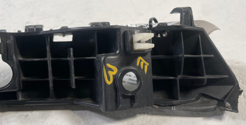 Load image into Gallery viewer, 2023-2025 HYUNDAI PALISADE FRONT LEFT DRIVER SIDE BUMPER BRACKET BLACK # 111813
