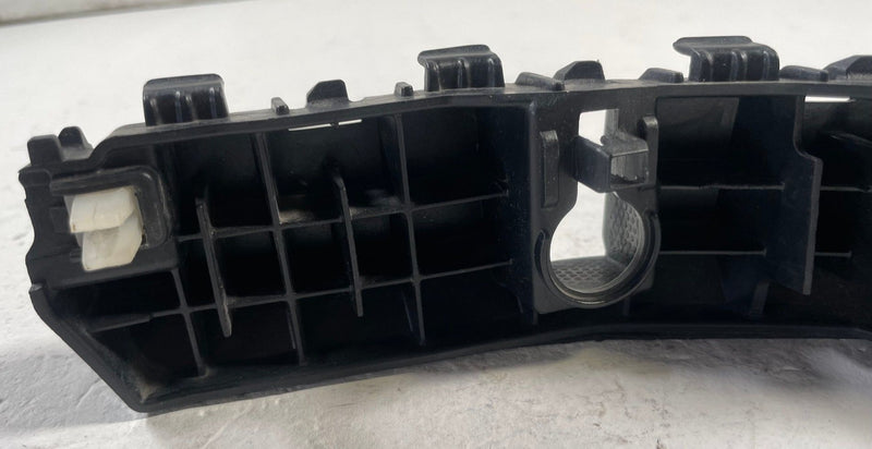 Load image into Gallery viewer, 2023-2025 HYUNDAI PALISADE FRONT LEFT DRIVER SIDE BUMPER BRACKET BLACK # 111813
