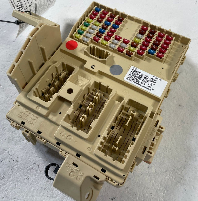 Load image into Gallery viewer, 25-26 HYUNDAI IONIQ 5 CABIN FUSE RELAY BOX JUNCTION BLOCK 91960-PI010 # 109079

