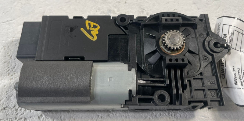 Load image into Gallery viewer, 2023 - 2025 HYUNDAI PALISADE FRONT SUNROOF SUN ROOF WINDOW GLASS MOTOR # 111828

