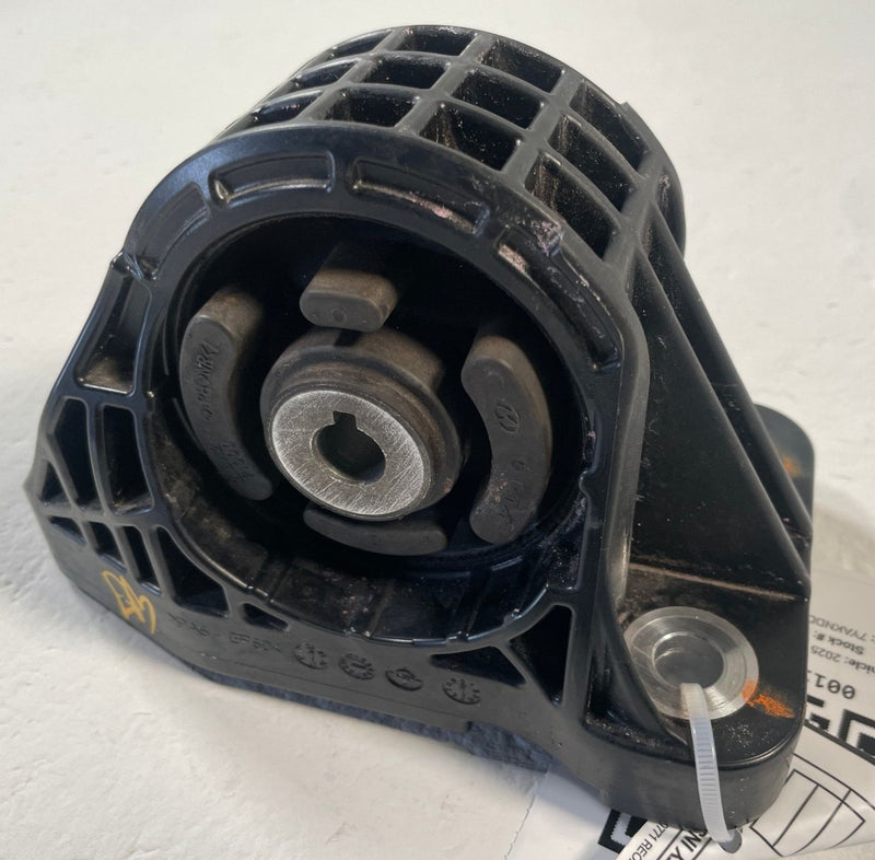 Load image into Gallery viewer, 2025 - 2026 HYUNDAI IONIQ 5 FRONT RIGHT SIDE MOTOR MOUNTING BRACKET # 110439
