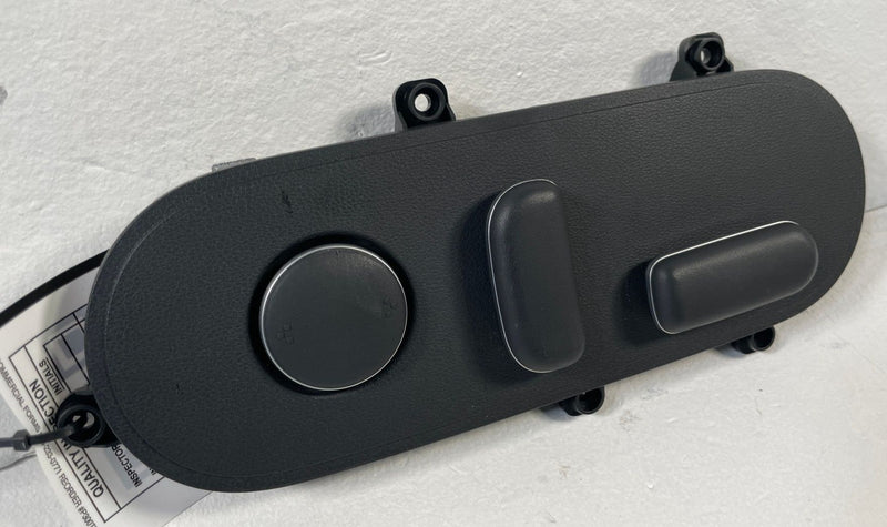 Load image into Gallery viewer, 25-26 HYUNDAI IONIQ 5 FRONT RIGHT SIDE SEAT ADJUSTMENT CONTROL SWITCH # 109065
